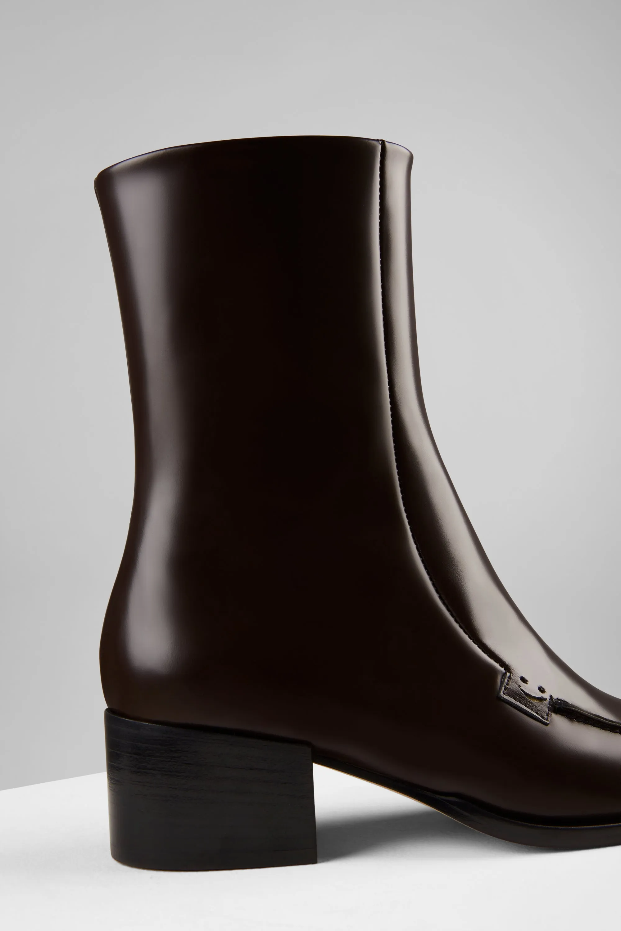 Zoe Ankle Boots in Ebano